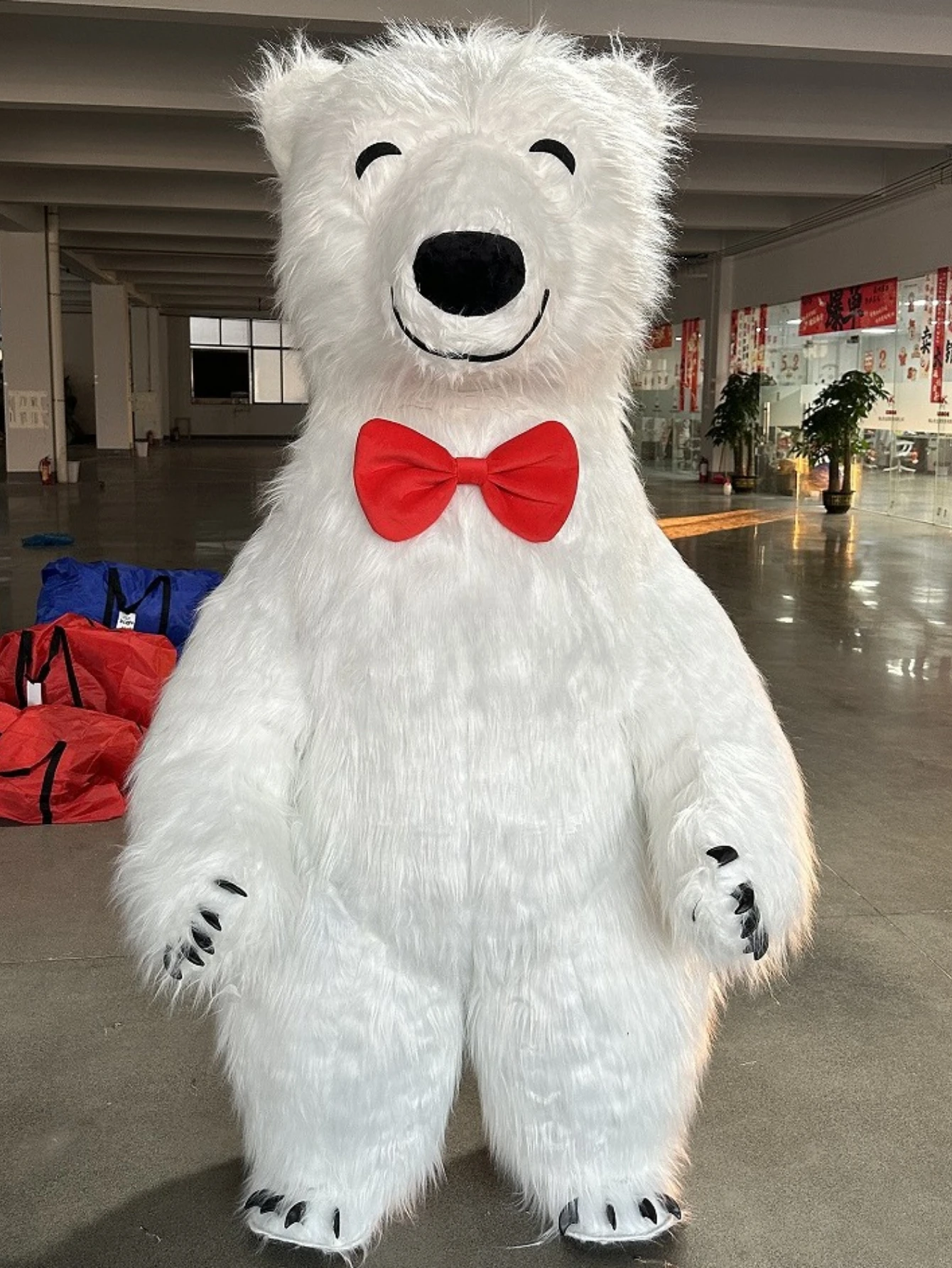 Giant Inflatable White Polar B - огляд і ціна Dresses