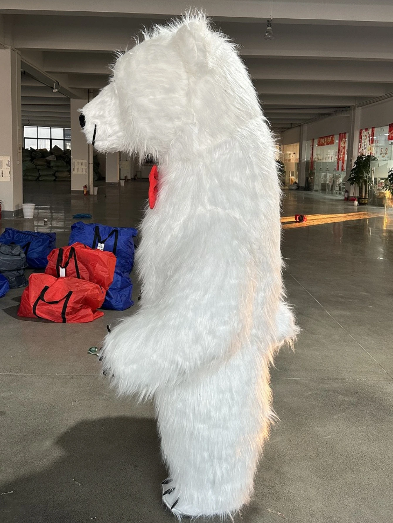 Giant Inflatable White Polar B - огляд і ціна Dresses